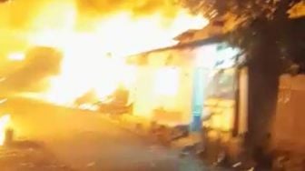 Petasan Sasar Bensin di Warung Kelontong, Warteg dan Rumah Hangus Terbakar di Tangsel