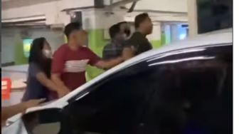 Video Viral Pemilik Mobil Pukul Mbak Penjaga Pos Keluar Mal, Publik: Kelakuan OKB