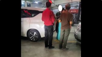 Viral Pemobil Mengamuk di Parkiran Mall, Bentak Petugas Karcis dan Nyaris Baku Hantam