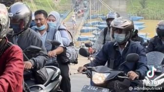 Viral Jembatan Perahu Haji Endang di Karawang Raih Cuan Puluhan Juta per Hari, Netizen: Diambil Alih Negara Konoha?