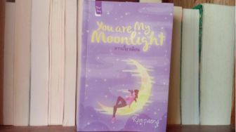 Belajar Tidak Ada yang Mustahil dari Novel Terjemahan: You are My Moonlight