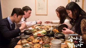9 Table Manners Korea Selatan yang Harus Kamu Ketahui