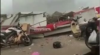 BREAKING NEWS! Alfamart di Banjar Kalsel Ambruk Rata dengan Tanah, Video Detik-detik Robohnya Viral