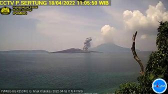 BREAKING NEWS! Gunung Anak Krakatau Meletus, Ketinggian Kolam Abu Capai 857 Meter