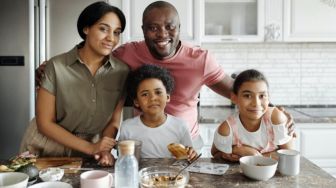 4 Kunci Sukses Membentuk Keluarga Bahagia, Yuk Terapkan!