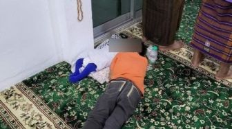 Akun Masjid Unggah Foto Anak Anteng Jaga Adik Bayinya Saat Tarawih, Berakhir Kena Tegur Pihak Berwajib