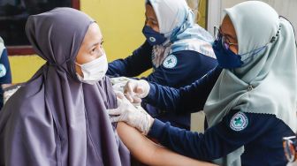 CSIIS Minta Pemerintah Mentaati Putusan MA, Yakinkan Publik Vaksin Booster Halal dan Aman