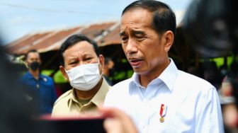Bukan Puan dan Ganjar, Pengamat Politik Sebut Presiden Jokowi Paling Logis Dukung Prabowo Subianto