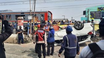 PT KAI Bakal Laporkan Pengemudi Mobil Yang Tabrakan dengan KRL Jurusan Bogor - Jakarta di Citayam Depok