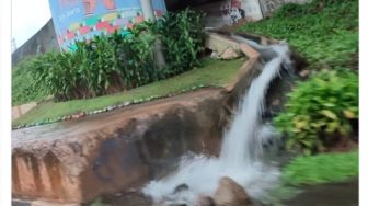 Viral Muncul Curug Cilandak di Pinggir Jalan Raya, Warganet: Hiburan Warga Ibu Kota