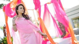 9 Pesona Aktris Bollywood Jalani Ritual Mehendi, Alia Bhatt dan Preity Zinta Jadi Perhatian