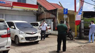Bobol Plafon Alfamart di Kota Serang, Maling Tanpa Pakaian Gasak Rokok Capai Rp11 Juta