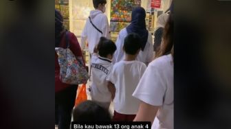 Belanja Baju Lebaran, Viral Pria Ini Bawa 4 Istri dan 13 Anak seperti Mau Liburan