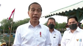 Nelayan Gresik Keluhkan Susah Cari Solar, Jokowi Perintahkan Menterinya Bangun SPBU Mini