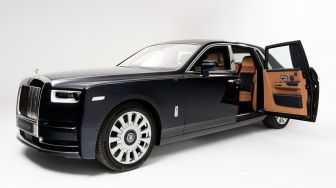 Pesona Kosmik Luar Angkasa, Rolls-Royce Phantom Sapphire Astrum Ini Bertabur Batu Mulia