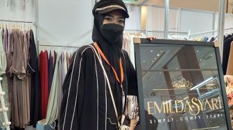 Dari Tanah Abang ke Indonesia Fashion Week, Rina Emilda Buktikan Perempuan Bisa Berkarir Tanpa 'Menjual' Nama Suami