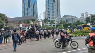 Aksi 21 April di Jakarta, Polisi Tutup Jalan Medan Merdeka Arah Patung Kuda