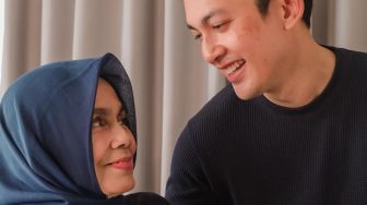 Kondisi Ibu Tak Kunjung Membaik, Kiki Farrel Berencana Rawat Mama Dahlia di Malaysia
