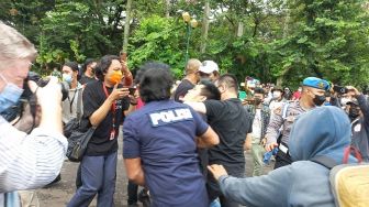 Telinga Dipukul saat Aksi 21 April hingga Sulit Mendengar, Blok Politik Pelajar: Pelakunya Anggota Brimob