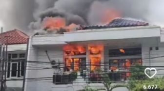 Rumah Mewah Rp 1,5 Miliar Hangus Terbakar di Bekasi Bikin Warganet Merinding: Padahal Bentar Lagi Lebaran