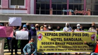 Pesangon Tak Kunjung Dibayar, Mantan Karyawan Hotel Sandjaja Palembang Demonstrasi