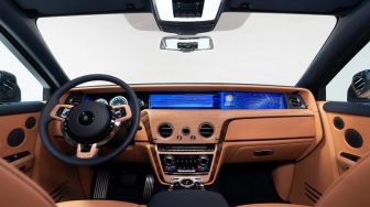 The Best 5 Oto: Pendar Bintang Rolls-Royce Phantom Sapphire Astrum, Mercedes-Benz V-Class Nyaman, Skutik Yamaha E01