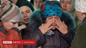 Kapal Perang Rusia Moskva Tenggelam: Ibu Mencari Pelaut yang Hilang