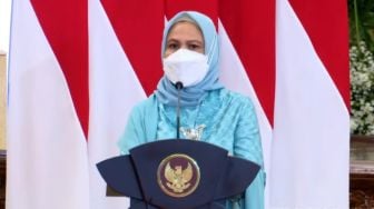 Sandal Cantik Iriana Jokowi Saat Upacara Detik-Detik Proklamasi Curi Perhatian, Ternyata Segini Harganya