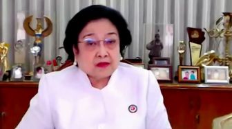 Minta Jangan Cengeng Hadapi Kenaikan Harga, Netizen Ungkit Momen Megawati Menangis Saat Harga BBM Naik