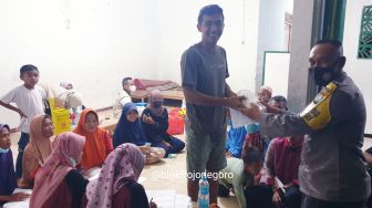 Vaksin Booster di Sarangan Pulang Bawa Gula