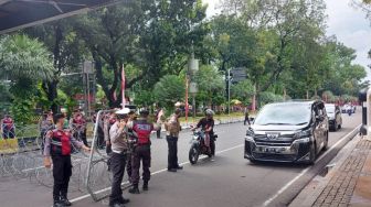 Polda Metro Jaya Amankan Satu Peserta Demo 21 April, Terobos Barikade