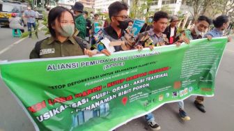 Peringati Hari Bumi 2022, Pemuda Peduli Lingkungan Demonstrasi di Kota Medan