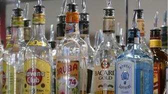 Minuman Beralkohol Tak Berizin di Padang Disita Satpol PP