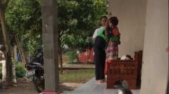 Kasih Kejutan, Video Perantau Pulang Setelah 3,5 Tahun Jauh dari Rumah Bikin Terharu