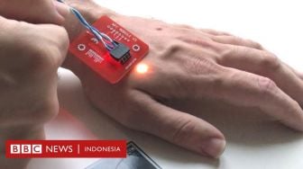 Kesaksian Orang yang Menanam Chip di Tangan untuk Membayar Tagihan