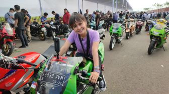 Kenalin Nih Mels Amalia, Pebalap Wanita di Street Race BSD Tangerang: Pacu Adrenalin dan Healing