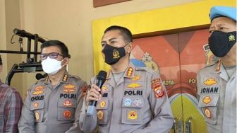 Polisi Coba Pecahkan Misteri Penemuan Senjata Api dan Bahan Peledak di Jalan Asia Afrika Bandung