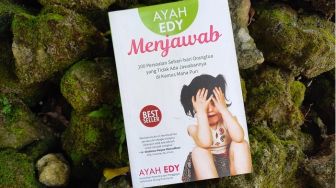 Ayah Edy Menjawab: 100 Masalah dan Solusi Tentang Parenting