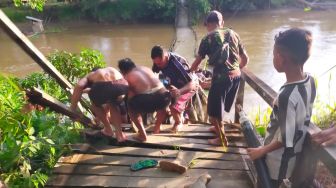 Jembatan Gantung di Melawi Putus, Warga yang Melintas Nyaris Jatuh ke Sungai