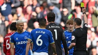 Viral Wonderkid Everton Sindir Liverpool yang 'Diuntungkan' Wasit