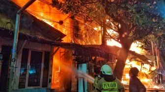 Kebakaran Pasar Gembrong, Sudin Gulkarmat Jaktim Sebut 400-an Rumah Hingga Pertokoan Hangus dan 450 Keluarga Terdampak