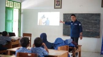 Dukung Mutu Pendidikan di Sekolah Area Perusahaan, Semen Gresik Gelar Goes to School