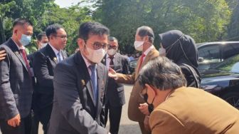 Menteri Pertanian Syahrul Yasin Limpo Tiba di Lokasi Pelantikan Rektor Unhas Jamaluddin Jompa