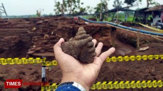 Ditemukan Tangan Kiri Arca Agastya di Situs Pandengong Jombang