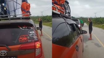 Tak Muat Lagi, Mobil Ini Tetap Paksa Bawa Banyak Barang di Atap Kendaraan