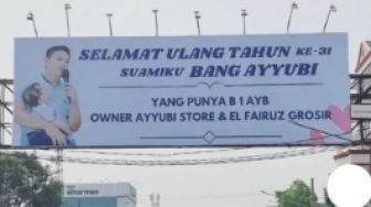 Beri Ucapan Selamat Ultah kepada Suami dengan Pasang Baliho di Pusat Kota, Crazy Rich Karawang Malah Kena Cibir Publik