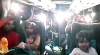 Pemudik Satu Bus Kompak Bikin Video Pakai Sound Viral, Warganet: Jadi Pengin Ikutan