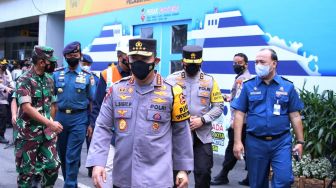 Tinjau di Pelabuhan Tanjung Perak, Kapolri Sebut Transportasi Laut Bisa jadi Alternatif Mudik Bebas Macet