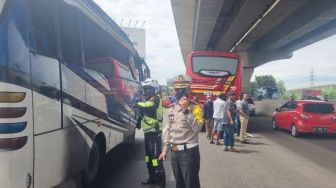 Ada Bus Mogok, Tol Jakarta-Cikampek Macet 2 Km