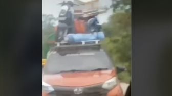 Viral Video Pemudik Angkut Motor Sampai Atap Mobil Penuh, Netizen: Itu Mah Pindahan